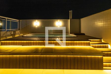 Apartamento à venda com 316m², 4 quartos e 3 vagasIluminação da Piscina