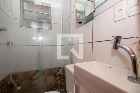 Banheiro de apartamento para alugar com 1 quarto, 35m² em Floresta, Porto Alegre