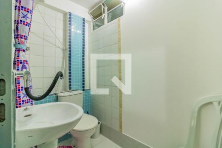 Banheiro de casa para alugar com 1 quarto, 25m² em Vila Guarani, São Paulo