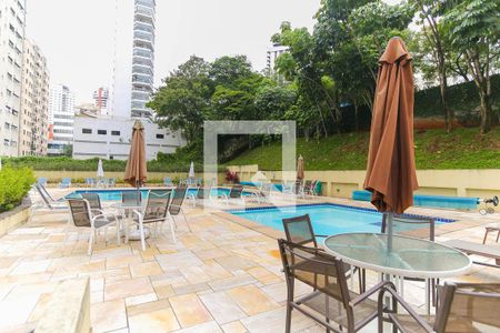Apartamento à venda com 114m², 3 quartos e 2 vagas Apartamento à venda com 114m², 3 quartos e 2 vagasÁrea comum - Piscina