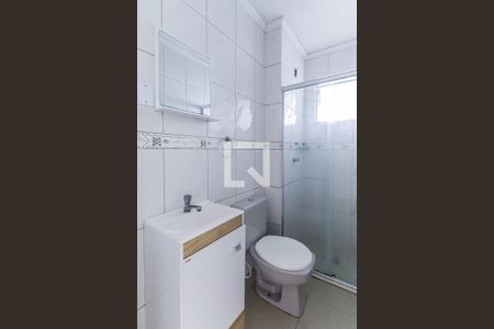 Banheiro de apartamento para alugar com 1 quarto, 48m² em Jardim Itu, Porto Alegre