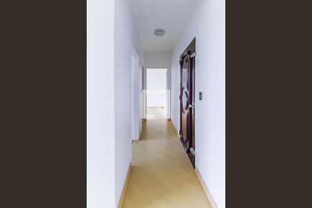 Corredor de apartamento para alugar com 1 quarto, 48m² em Jardim Itu, Porto Alegre