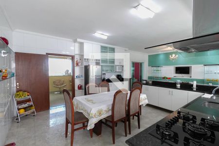 Casa à venda com 360m², 4 quartos e 4 vagas Casa à venda com 360m², 4 quartos e 4 vagasCozinha