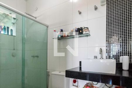 Casa à venda com 360m², 4 quartos e 4 vagas Casa à venda com 360m², 4 quartos e 4 vagasBanheiro da suíte