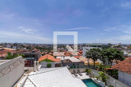 Casa à venda com 360m², 4 quartos e 4 vagas Casa à venda com 360m², 4 quartos e 4 vagasVista da varanda da suíte