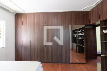 Casa à venda com 360m², 4 quartos e 4 vagas Casa à venda com 360m², 4 quartos e 4 vagasSemi suíte 1