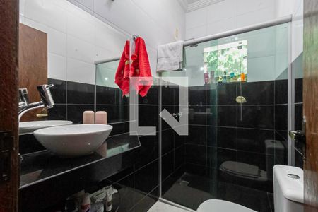 Casa à venda com 360m², 4 quartos e 4 vagas Casa à venda com 360m², 4 quartos e 4 vagasBanheiro das semi suítes 1 e 2