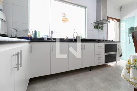 Casa à venda com 360m², 4 quartos e 4 vagas Casa à venda com 360m², 4 quartos e 4 vagasCozinha