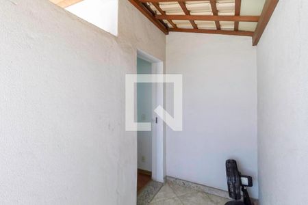 Casa à venda com 360m², 4 quartos e 4 vagas Casa à venda com 360m², 4 quartos e 4 vagasVaranda do quarto