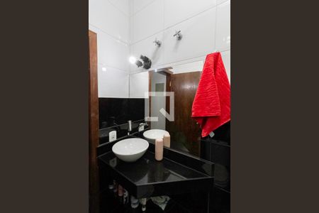 Casa à venda com 360m², 4 quartos e 4 vagas Casa à venda com 360m², 4 quartos e 4 vagasBanheiro das semi suítes 1 e 2