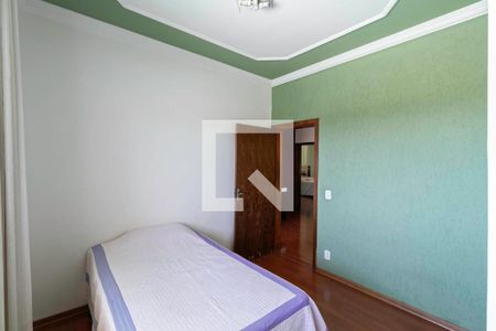 Casa à venda com 360m², 4 quartos e 4 vagas Casa à venda com 360m², 4 quartos e 4 vagasQuarto