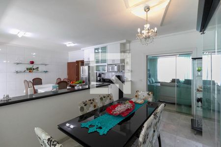 Casa à venda com 360m², 4 quartos e 4 vagas Casa à venda com 360m², 4 quartos e 4 vagasCopa