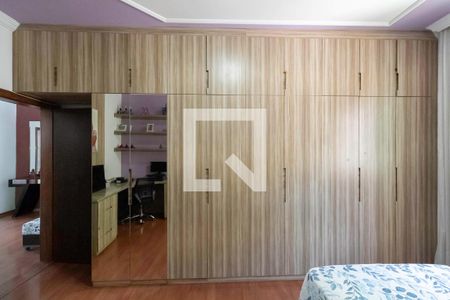 Casa à venda com 360m², 4 quartos e 4 vagas Casa à venda com 360m², 4 quartos e 4 vagasSemi suíte 2