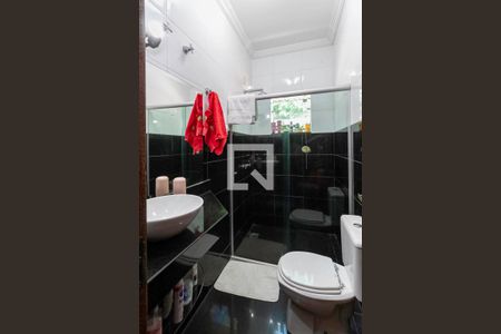 Casa à venda com 360m², 4 quartos e 4 vagas Casa à venda com 360m², 4 quartos e 4 vagasBanheiro das semi suítes 1 e 2