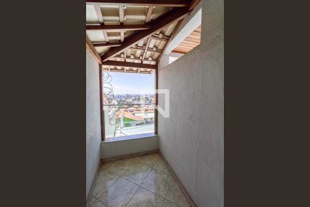 Casa à venda com 360m², 4 quartos e 4 vagas Casa à venda com 360m², 4 quartos e 4 vagasVaranda do quarto