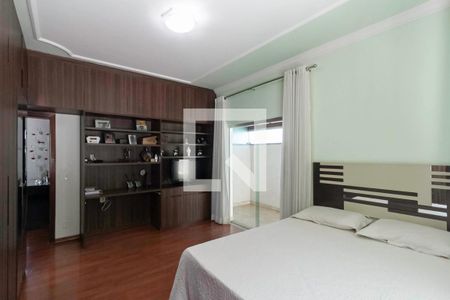 Casa à venda com 360m², 4 quartos e 4 vagas Casa à venda com 360m², 4 quartos e 4 vagasSemi suíte 1