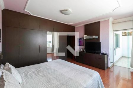 Casa à venda com 360m², 4 quartos e 4 vagas Casa à venda com 360m², 4 quartos e 4 vagasSuíte