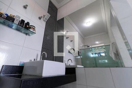 Casa à venda com 360m², 4 quartos e 4 vagas Casa à venda com 360m², 4 quartos e 4 vagasBanheiro da suíte
