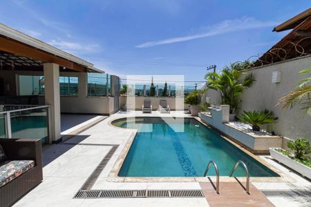 Casa à venda com 360m², 4 quartos e 4 vagas Casa à venda com 360m², 4 quartos e 4 vagasPiscina