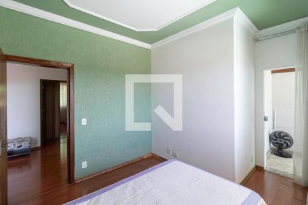 Casa à venda com 360m², 4 quartos e 4 vagas Casa à venda com 360m², 4 quartos e 4 vagasQuarto