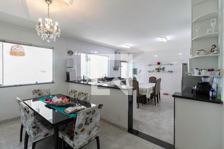 Casa à venda com 360m², 4 quartos e 4 vagas Casa à venda com 360m², 4 quartos e 4 vagasCopa