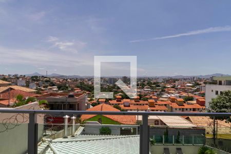 Casa à venda com 360m², 4 quartos e 4 vagas Casa à venda com 360m², 4 quartos e 4 vagasVista do quarto