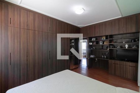 Casa à venda com 360m², 4 quartos e 4 vagas Casa à venda com 360m², 4 quartos e 4 vagasSemi suíte 1