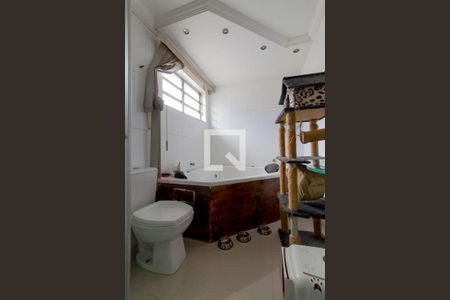 Casa à venda com 180m², 3 quartos e 2 vagas Casa à venda com 180m², 3 quartos e 2 vagasBanheiro Suíte