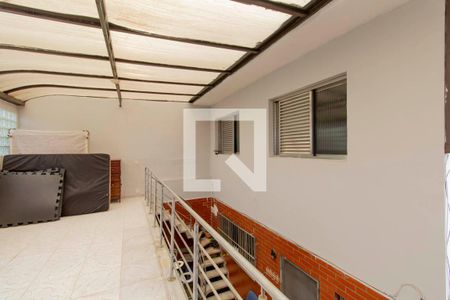Casa à venda com 180m², 3 quartos e 2 vagas Casa à venda com 180m², 3 quartos e 2 vagasVaranda