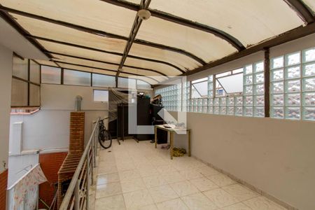 Casa à venda com 180m², 3 quartos e 2 vagas Casa à venda com 180m², 3 quartos e 2 vagasVaranda