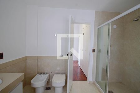 Apartamento à venda com 362m², 5 quartos e 3 vagas Apartamento à venda com 362m², 5 quartos e 3 vagasBanheiro da Suíte 5