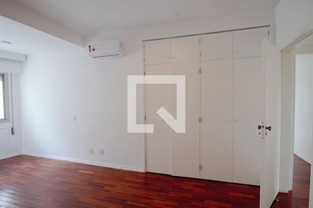 Apartamento à venda com 362m², 5 quartos e 3 vagas Apartamento à venda com 362m², 5 quartos e 3 vagasSuíte 4