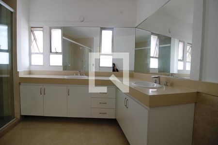 Apartamento à venda com 362m², 5 quartos e 3 vagas Apartamento à venda com 362m², 5 quartos e 3 vagasBanheiro da Suíte 5