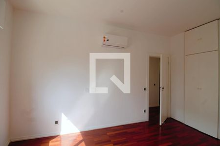 Apartamento à venda com 362m², 5 quartos e 3 vagas Apartamento à venda com 362m², 5 quartos e 3 vagasQuarto 3