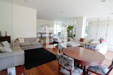 Apartamento à venda com 362m², 5 quartos e 3 vagas Apartamento à venda com 362m², 5 quartos e 3 vagasÁrea comum