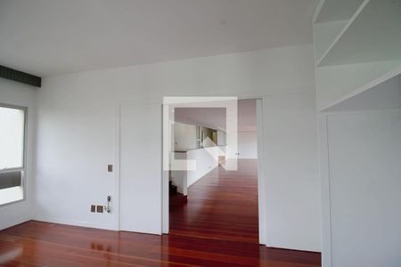 Apartamento à venda com 362m², 5 quartos e 3 vagas Apartamento à venda com 362m², 5 quartos e 3 vagasSala 3