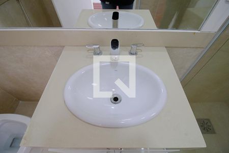 Apartamento à venda com 362m², 5 quartos e 3 vagas Apartamento à venda com 362m², 5 quartos e 3 vagasBanheiro da Suíte 4