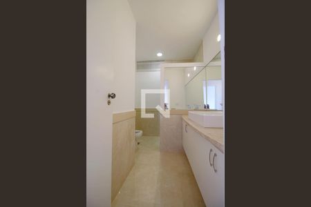 Apartamento à venda com 362m², 5 quartos e 3 vagas Apartamento à venda com 362m², 5 quartos e 3 vagasBanheiro