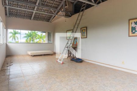 Casa de condomínio para alugar com 600m², 6 quartos e 3 vagas Casa de condomínio para alugar com 600m², 6 quartos e 3 vagasVaranda