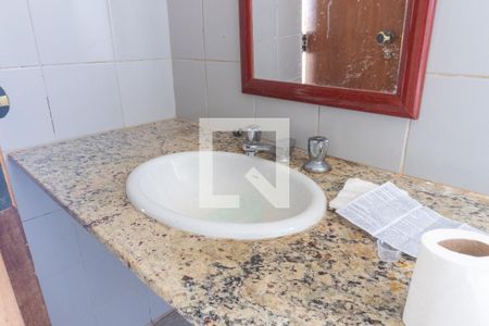 Casa de condomínio para alugar com 600m², 6 quartos e 3 vagas Casa de condomínio para alugar com 600m², 6 quartos e 3 vagasBanheiro da Suíte 5