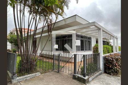 Casa à venda com 360m², 4 quartos e 4 vagasFachada