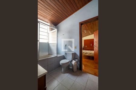 Casa à venda com 380m², 5 quartos e 8 vagas Casa à venda com 380m², 5 quartos e 8 vagasBanheiro da Suíte 1