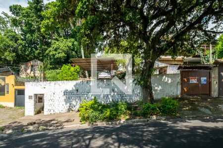 Casa à venda com 380m², 5 quartos e 8 vagas Casa à venda com 380m², 5 quartos e 8 vagasFachada