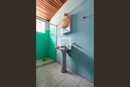 Casa à venda com 380m², 5 quartos e 8 vagas Casa à venda com 380m², 5 quartos e 8 vagasBanheiro Corredor