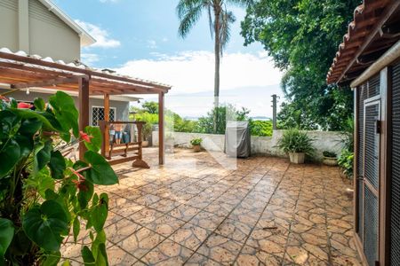 Casa à venda com 380m², 5 quartos e 8 vagas Casa à venda com 380m², 5 quartos e 8 vagasÁrea externa