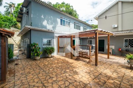 Casa à venda com 380m², 5 quartos e 8 vagas Casa à venda com 380m², 5 quartos e 8 vagasÁrea externa