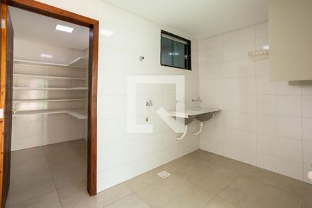 Casa para alugar com 280m², 4 quartos e 1 vaga Casa para alugar com 280m², 4 quartos e 1 vagaÁrea de Serviço