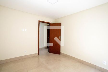 Casa para alugar com 280m², 4 quartos e 1 vaga Casa para alugar com 280m², 4 quartos e 1 vagaQuarto 2