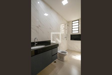 Casa para alugar com 280m², 4 quartos e 1 vaga Casa para alugar com 280m², 4 quartos e 1 vagaBanheiro da suite 2