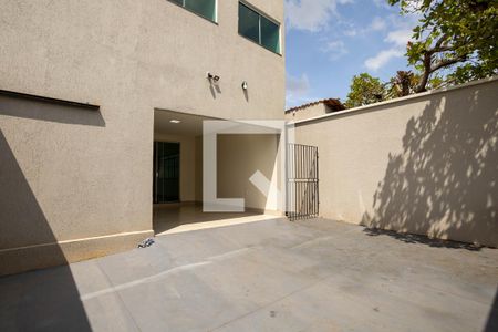 Casa para alugar com 280m², 4 quartos e 1 vaga Casa para alugar com 280m², 4 quartos e 1 vagaGaragem